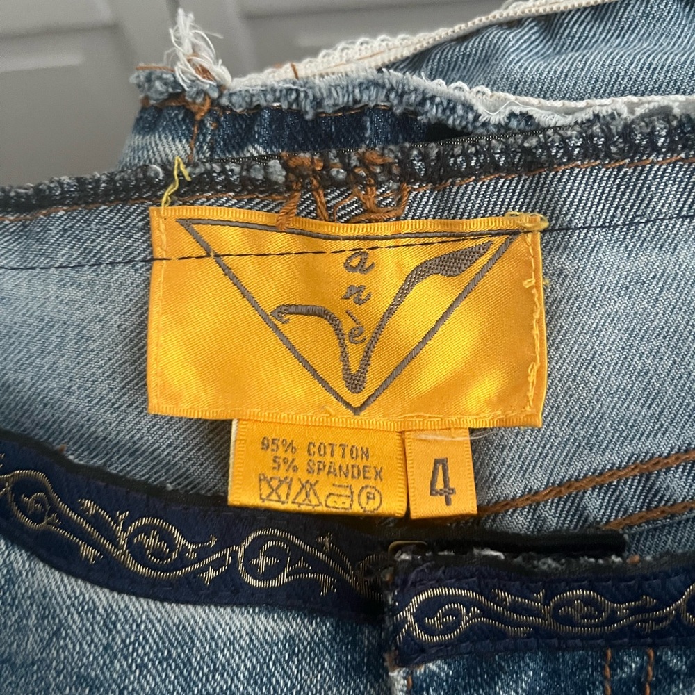 ✨HOST PIC✨ anè 4 Beautiful Embellished Jeans - Picture 3 of 13